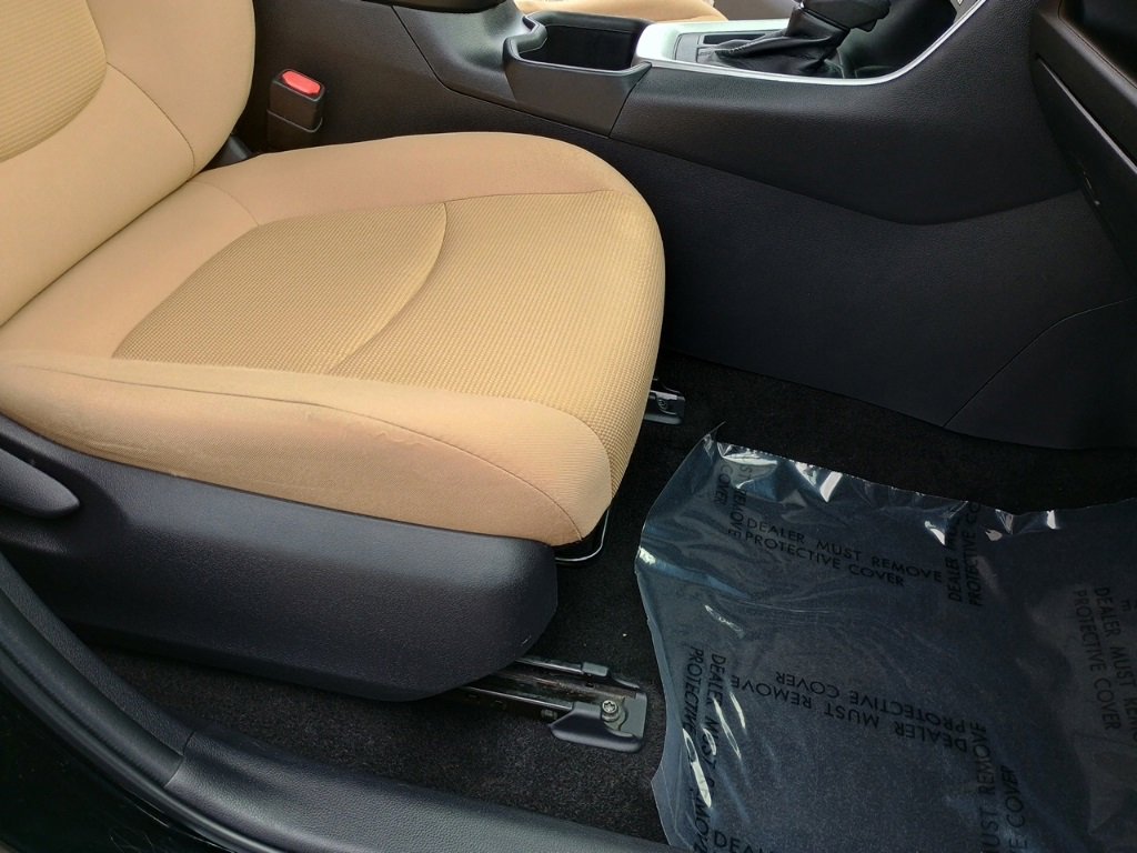 Used 2022 Toyota RAV4 LE image 22