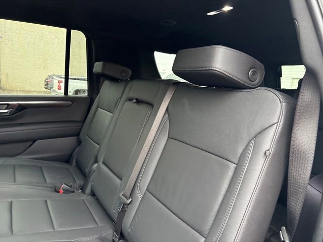 Used 2025 Chevrolet Suburban Z71 image 22