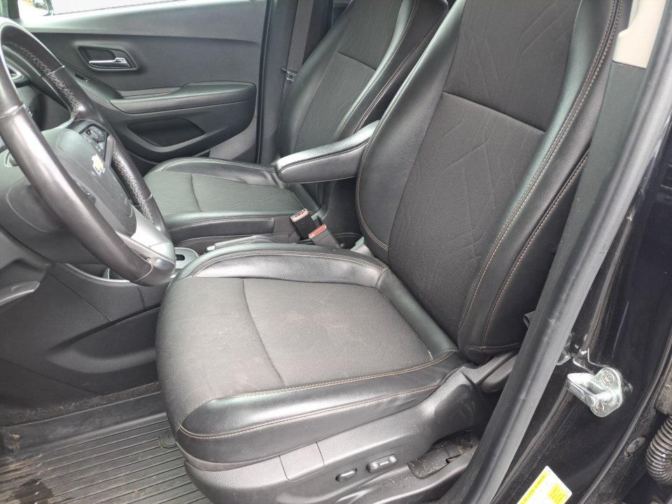 Used 2019 Chevrolet Trax LT w/ LT Convenience Package AWD/4WD image 8