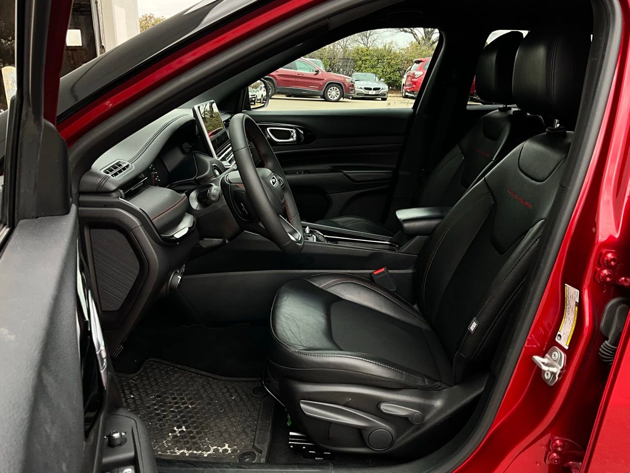 Used 2025 Jeep Compass Trailhawk image 10