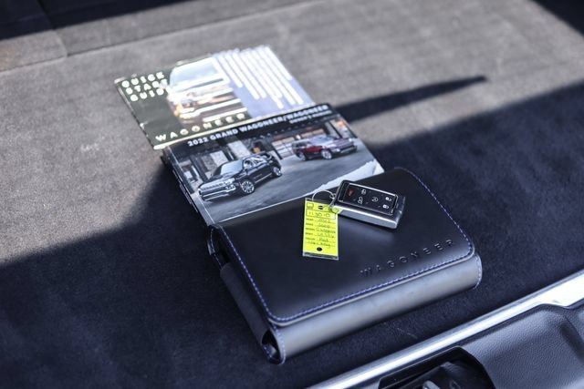 Used 2022 Jeep Grand Wagoneer Series III w/ Flexible Seating Group AWD/4WD image 99