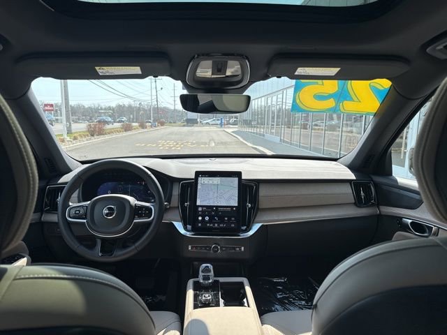 Used 2025 Volvo XC90 B5 Plus image 18