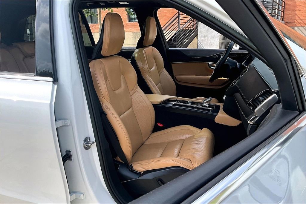Certified 2023 Volvo XC90 B6 Ultimate w/ Protection Package Premier image 10