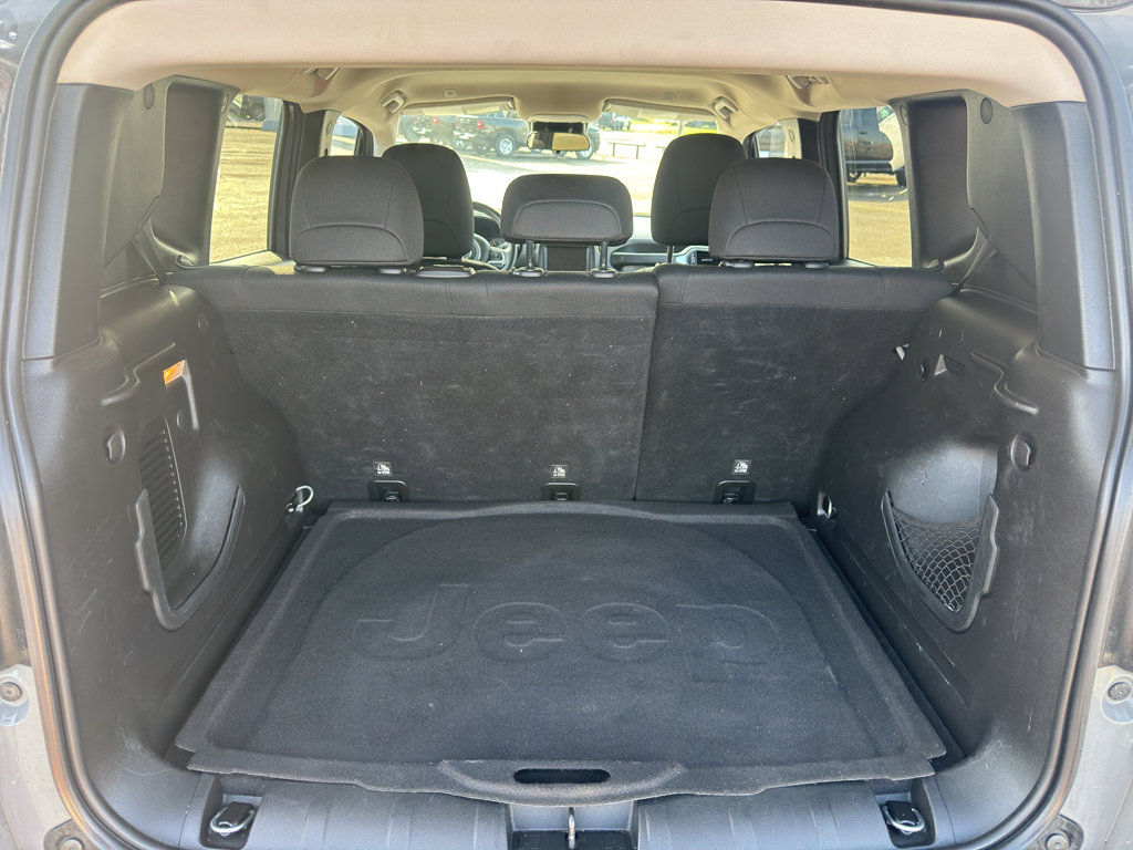 Used 2020 Jeep Renegade Latitude FWD image 23