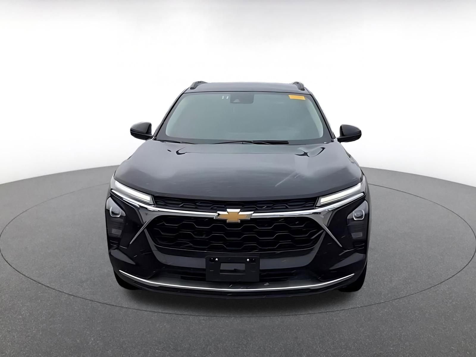 Used 2025 Chevrolet Trax LT w/ LT Convenience Package FWD image 4