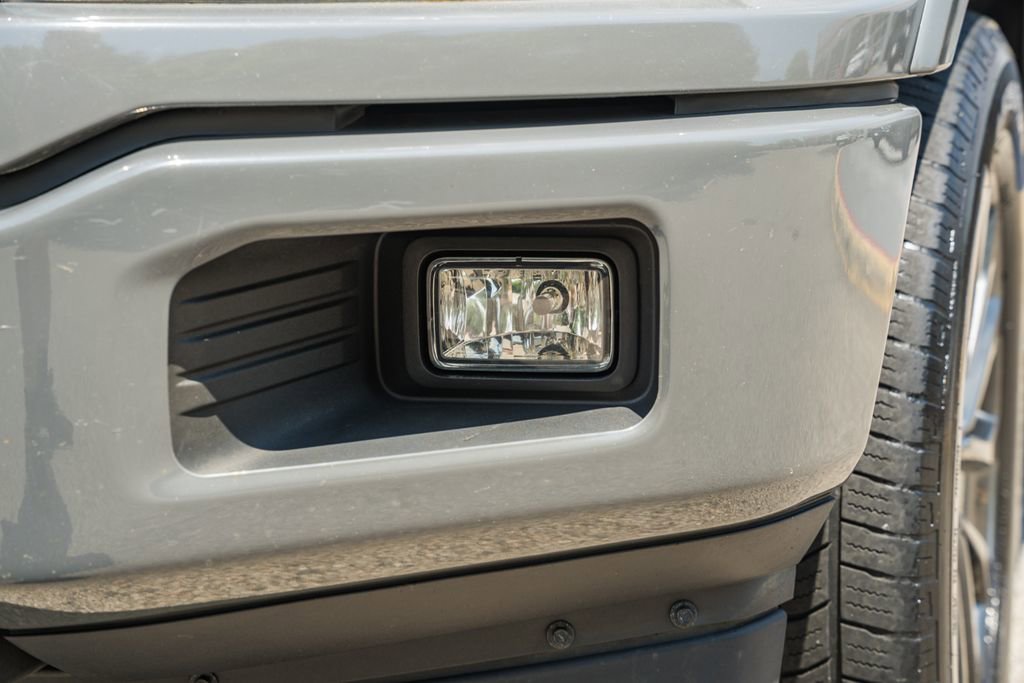 Used 2018 Ford F150 XLT w/ Equipment Group 302A Luxury AWD/4WD image 17