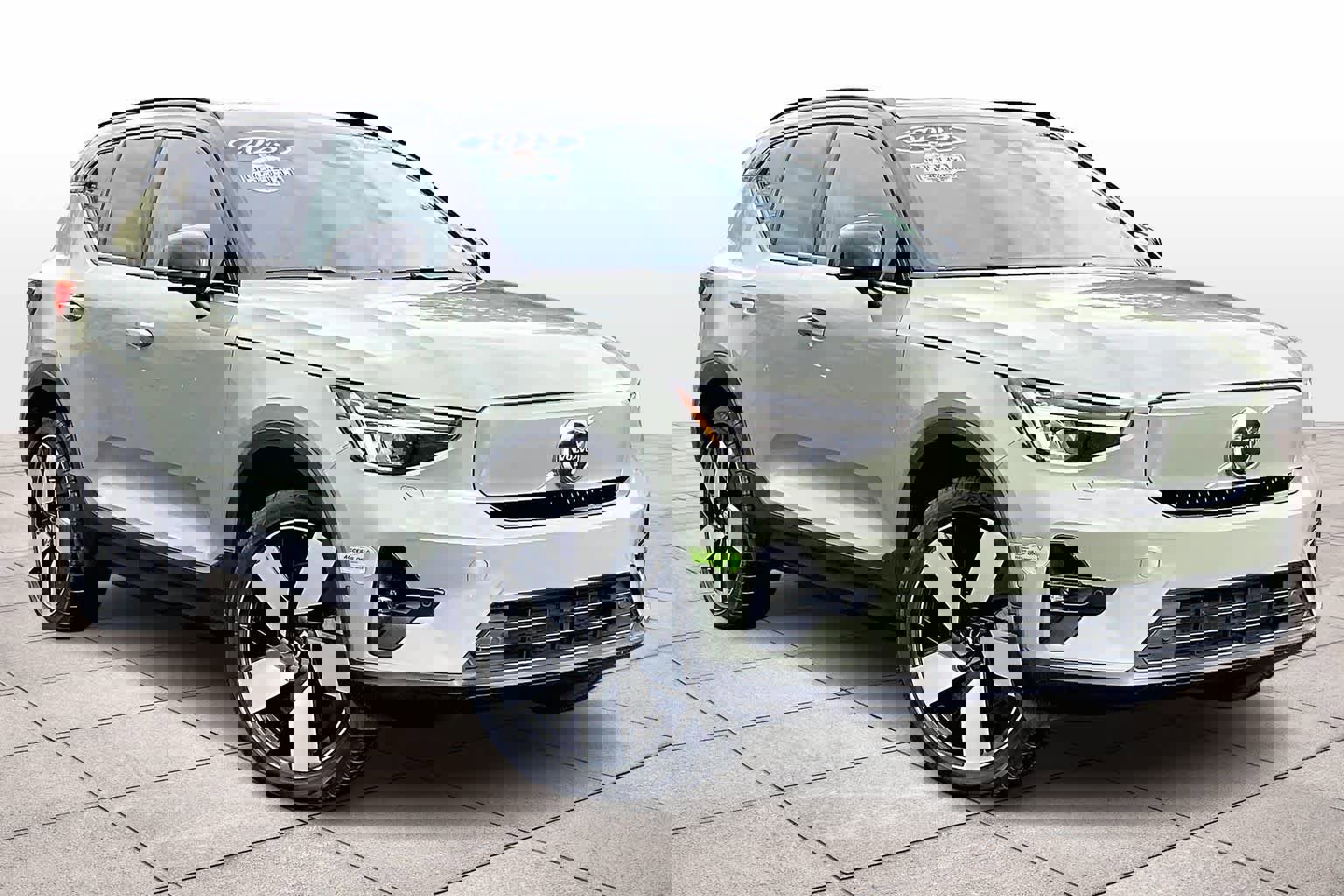Used 2023 Volvo XC40 Recharge Ultimate image 2
