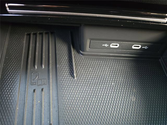 Used 2025 Volkswagen Atlas SE FWD image 24
