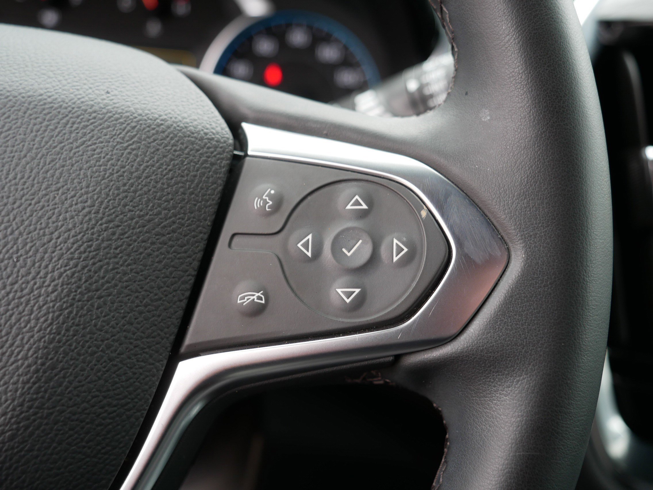 Used 2023 Chevrolet Traverse LT image 29