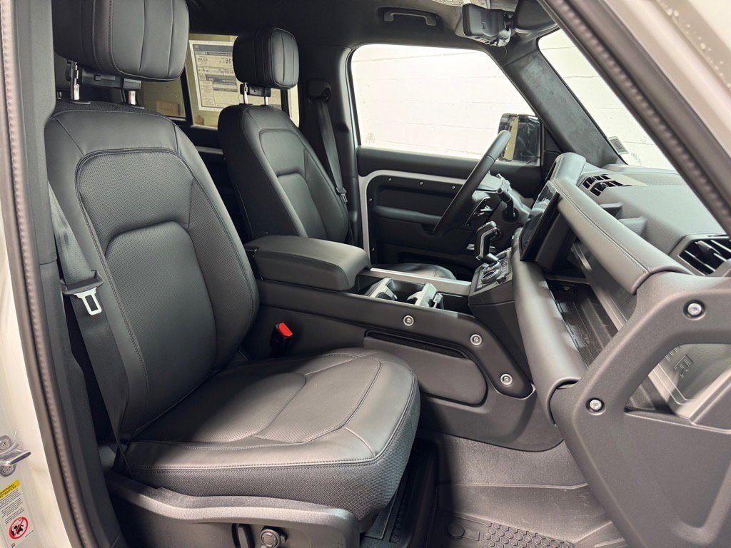 New 2025 Land Rover Defender 110 V8 image 29