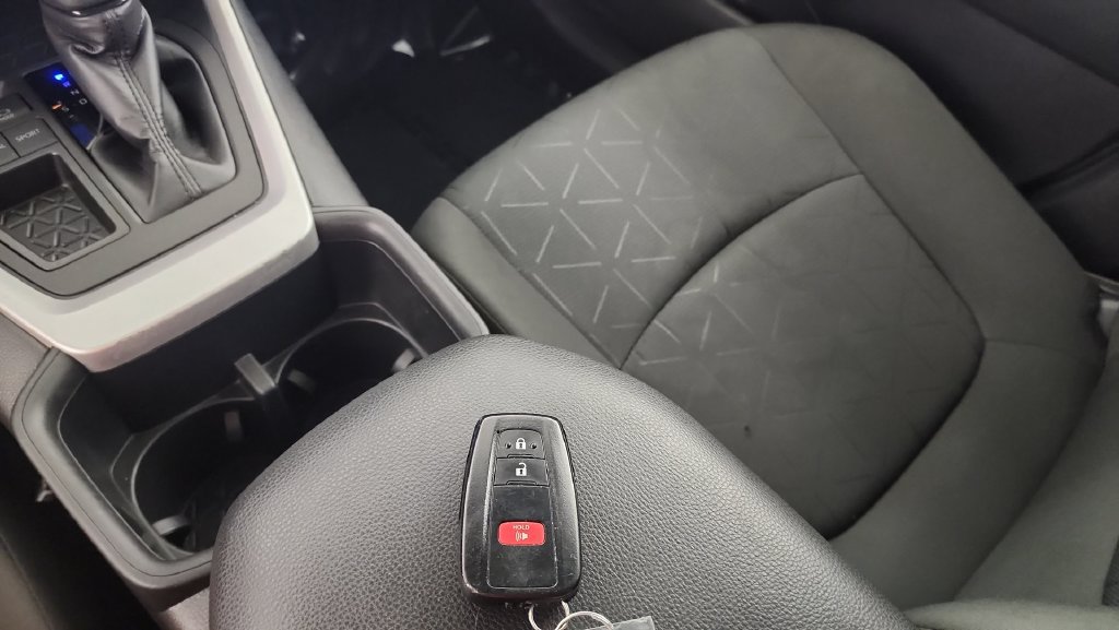 Used 2024 Toyota RAV4 XLE FWD image 20