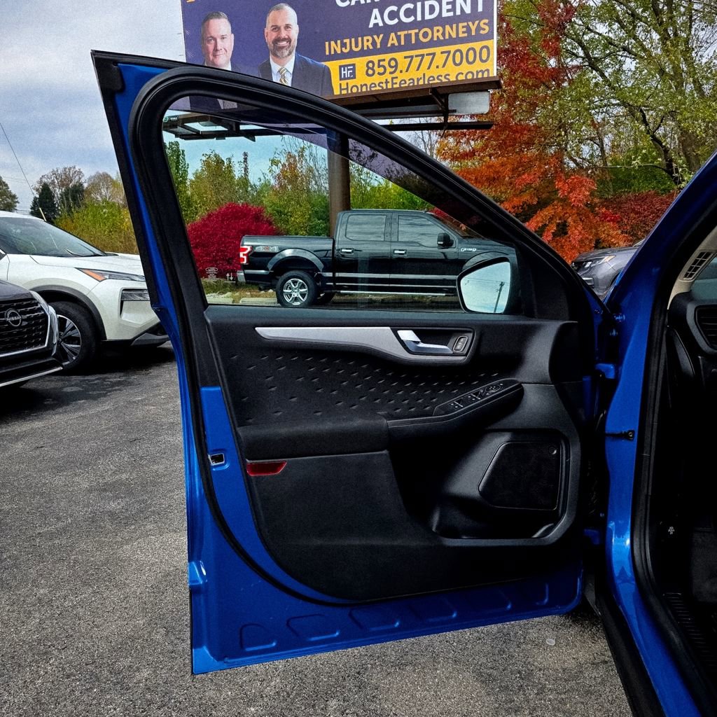 Used 2020 Ford Escape SE image 15