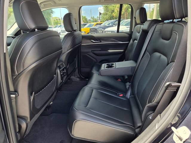 Used 2024 Jeep Grand Cherokee Limited RWD image 15