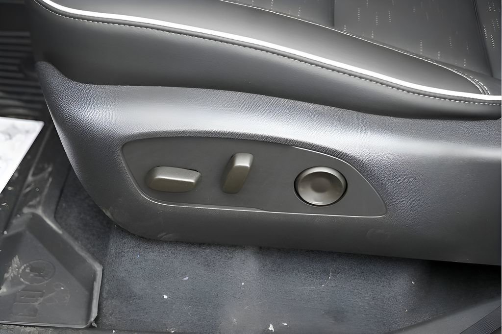 New 2026 Buick Enclave Sport Touring w/ Power Package image 18