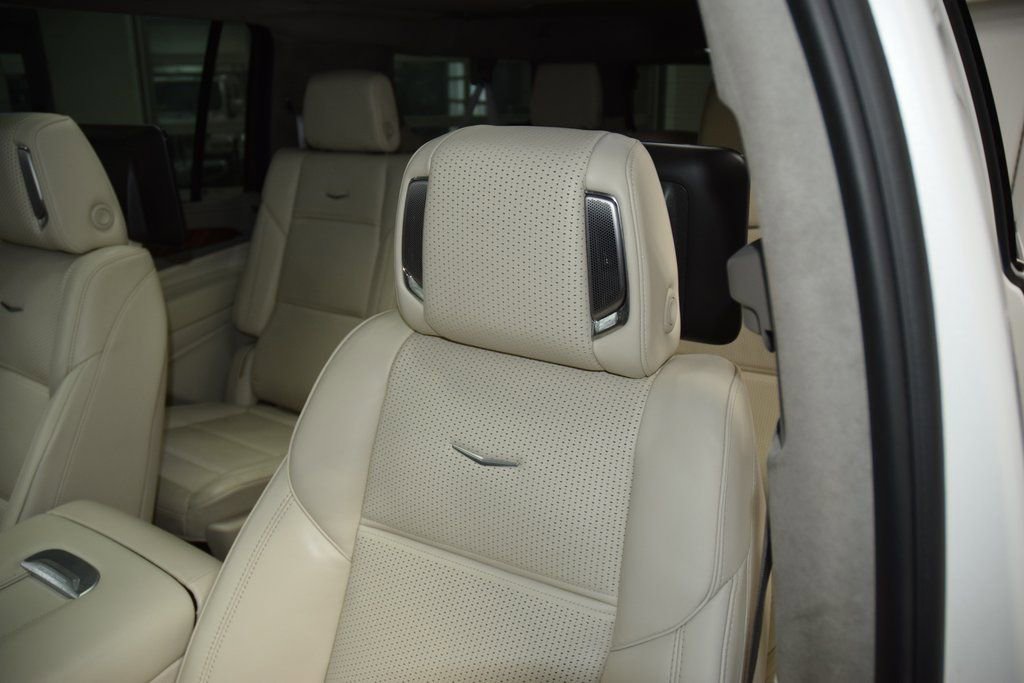 Used 2023 Cadillac Escalade ESV Premium Luxury Platinum w/ Heavy-Duty Trailer Package image 42