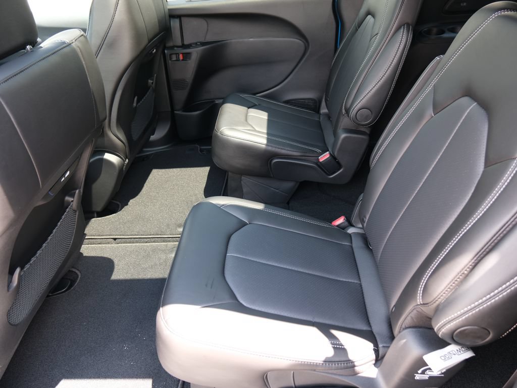 New 2027 Chrysler Pacifica Select w/ Family Tech Group FWD image 29