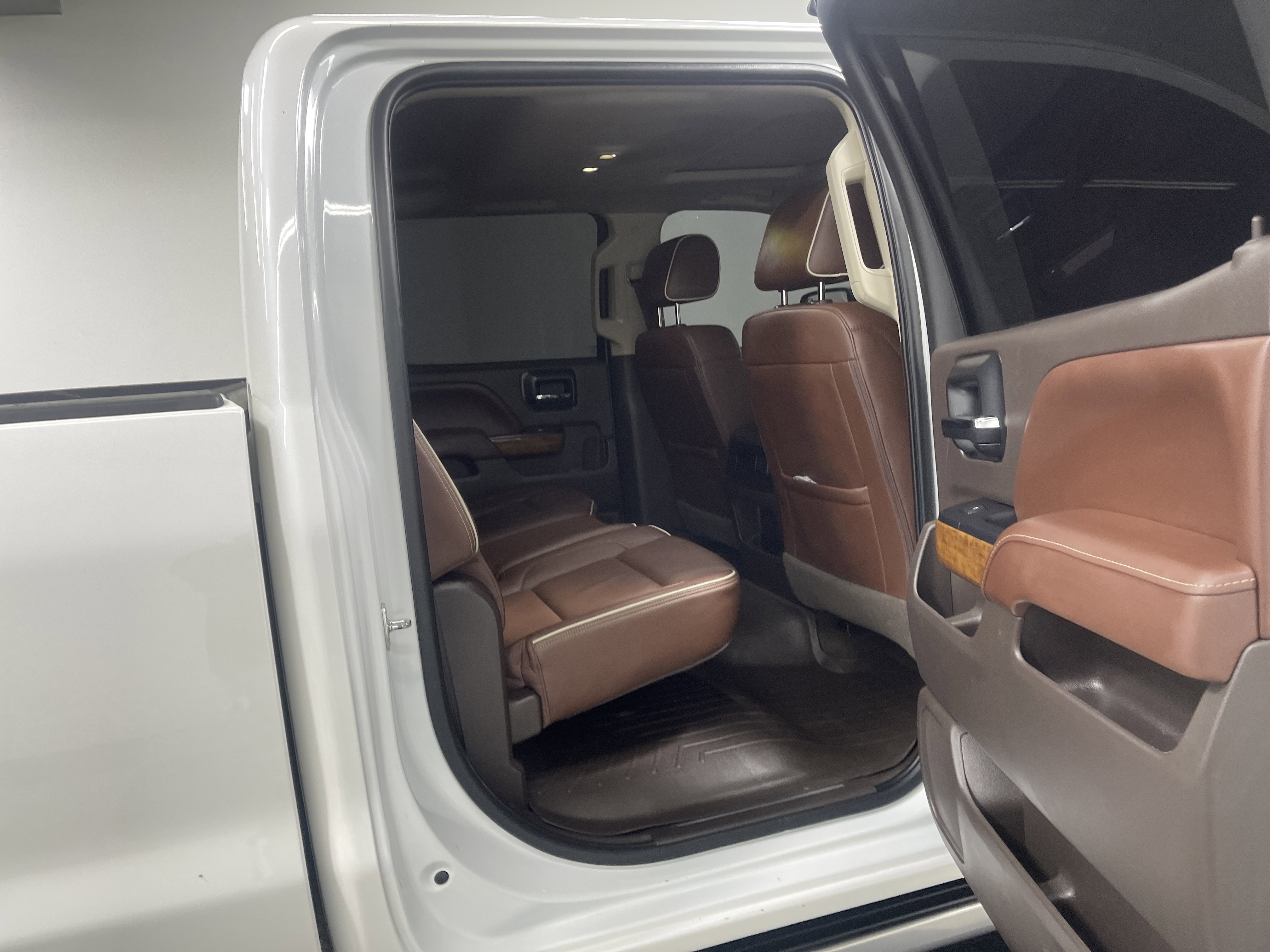 Used 2016 Chevrolet Silverado 1500 High Country w/ High Country Premium Package image 19