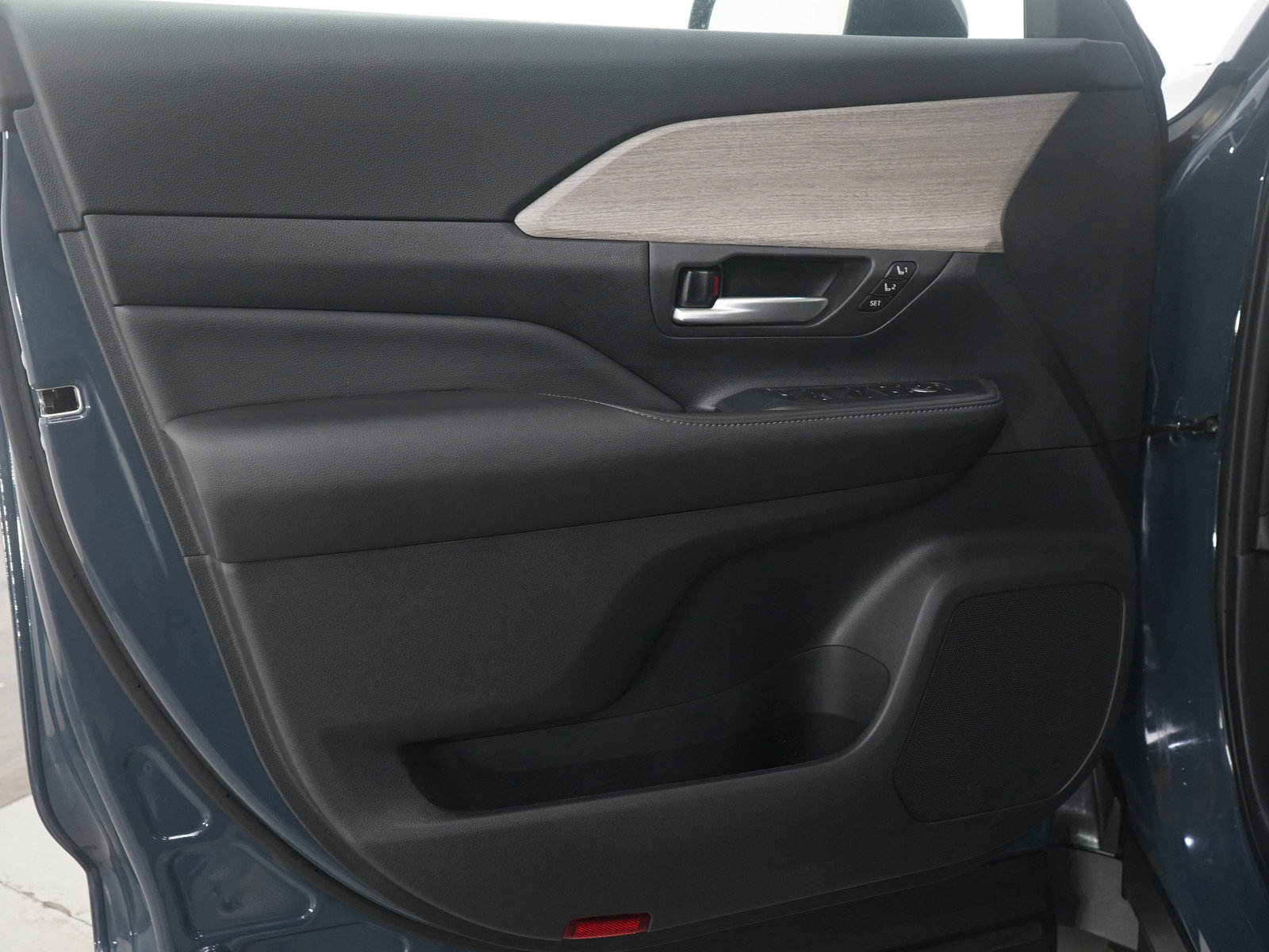 Used 2024 Toyota Grand Highlander Limited AWD/4WD image 22