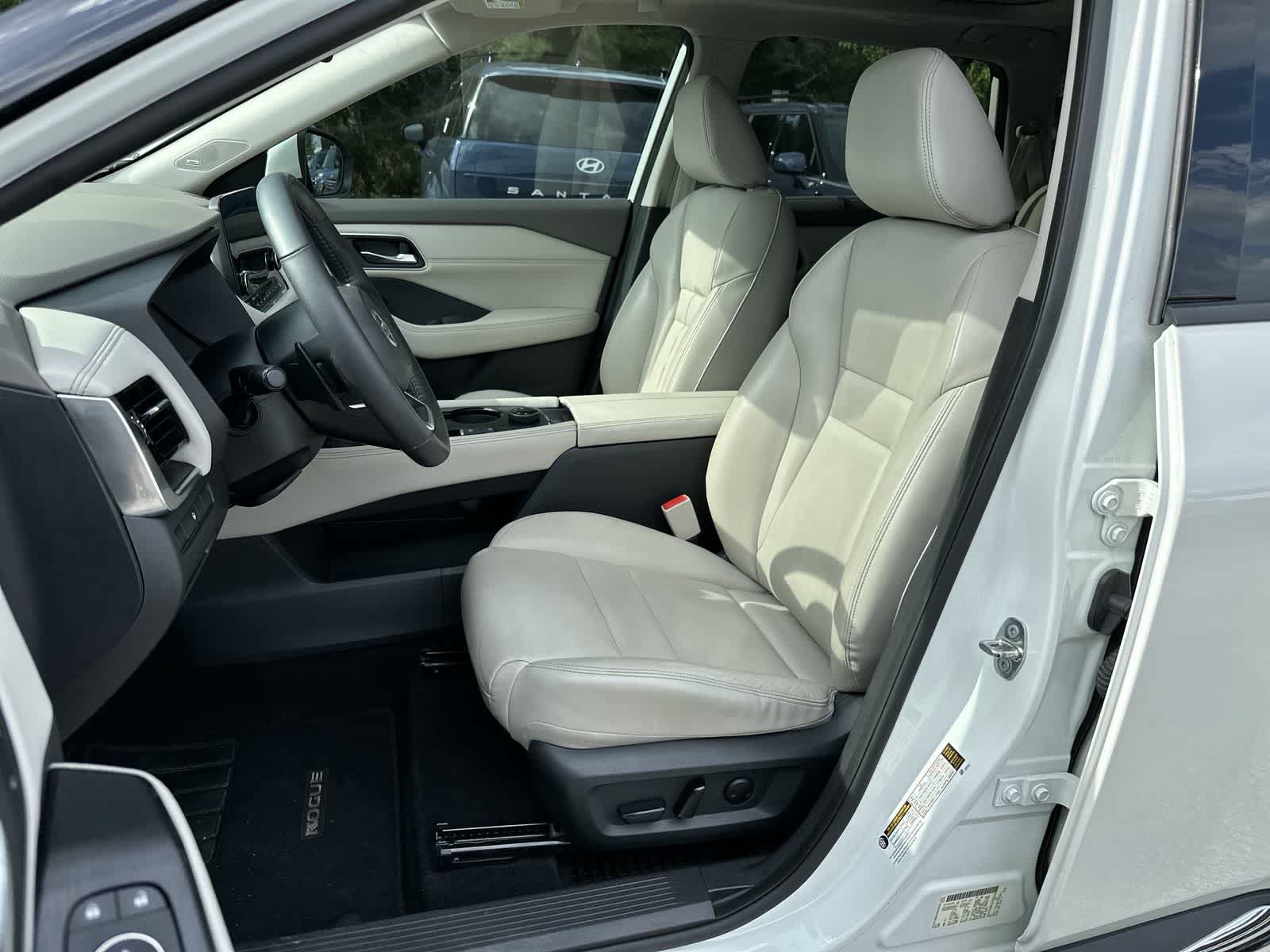 Used 2021 Nissan Rogue SL w/ Premium Package AWD/4WD image 3