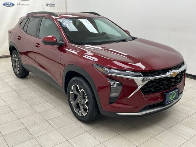 Used 2024 Chevrolet Trax LT w/ Driver Confidence Package image 1