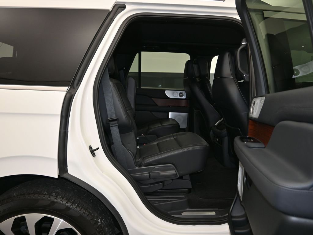 Used 2024 Lincoln Navigator Reserve image 28