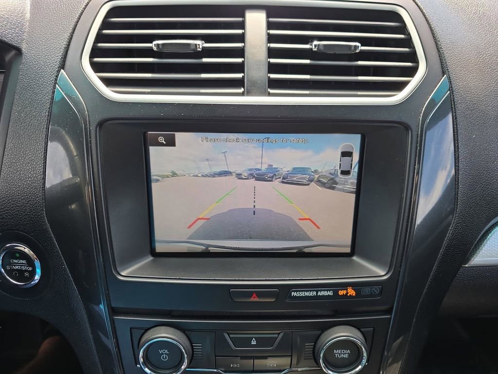 Used 2016 Ford Explorer XLT w/ Equipment Group 201A FWD image 22