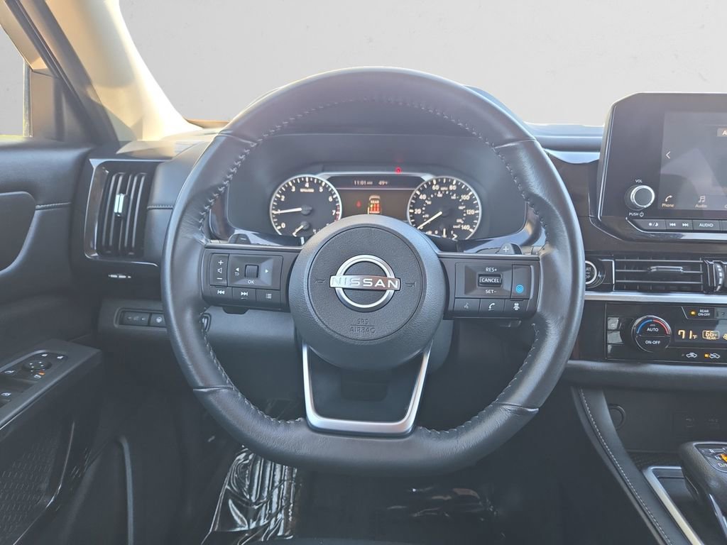 Used 2024 Nissan Pathfinder SV image 13