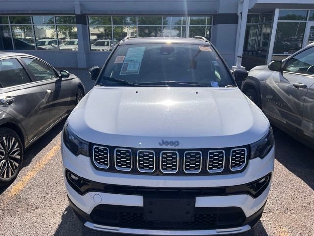 Used 2025 Jeep Compass Limited AWD/4WD image 2