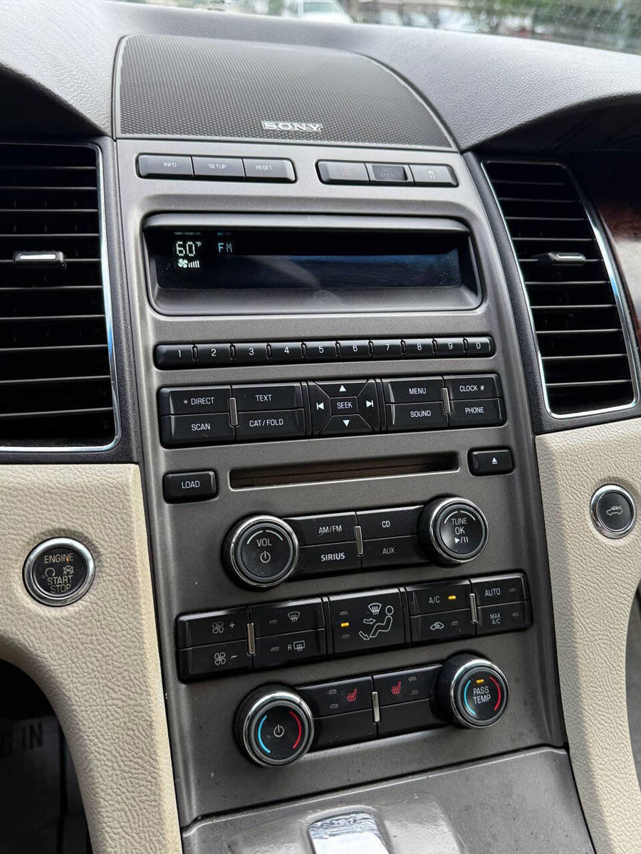Used 2010 Ford Taurus SEL image 15