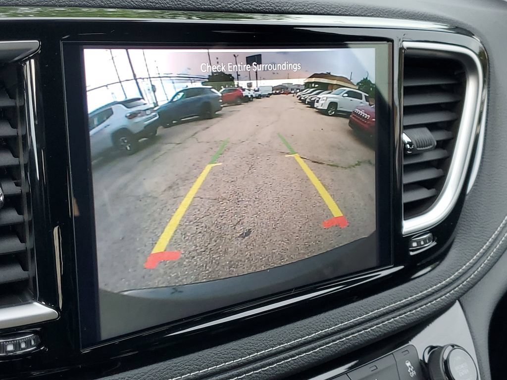 Used 2026 Chrysler Pacifica Limited w/ S Appearance Package FWD image 32
