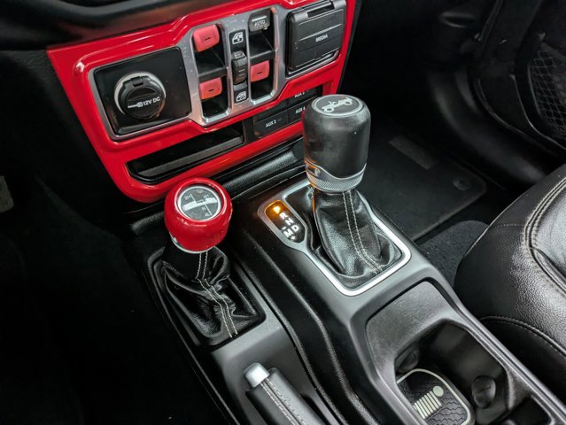 Used 2018 Jeep Wrangler Unlimited Sahara image 12