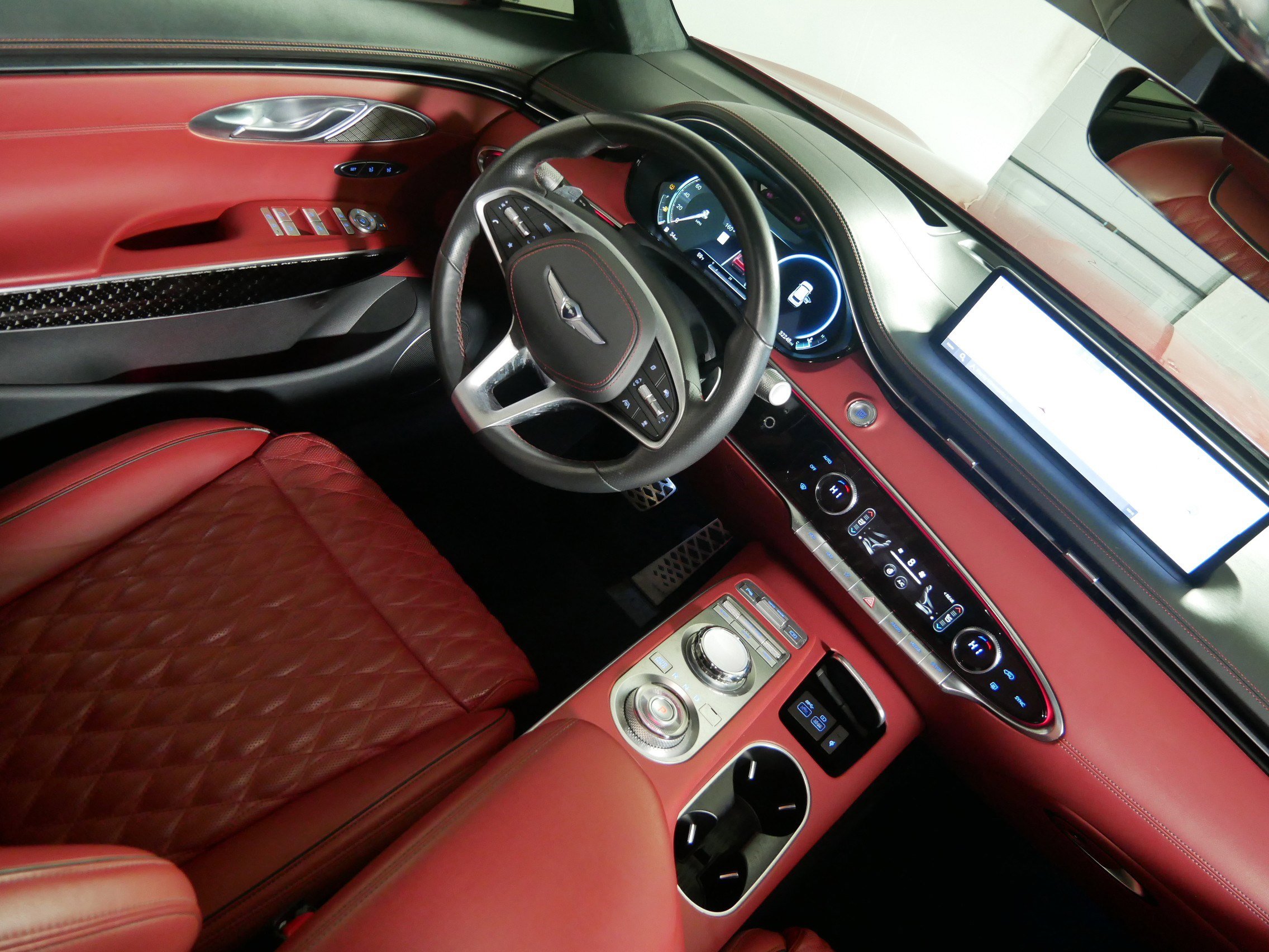 Used 2023 Genesis GV70 3.5T Sport w/ Sport Prestige Package image 9