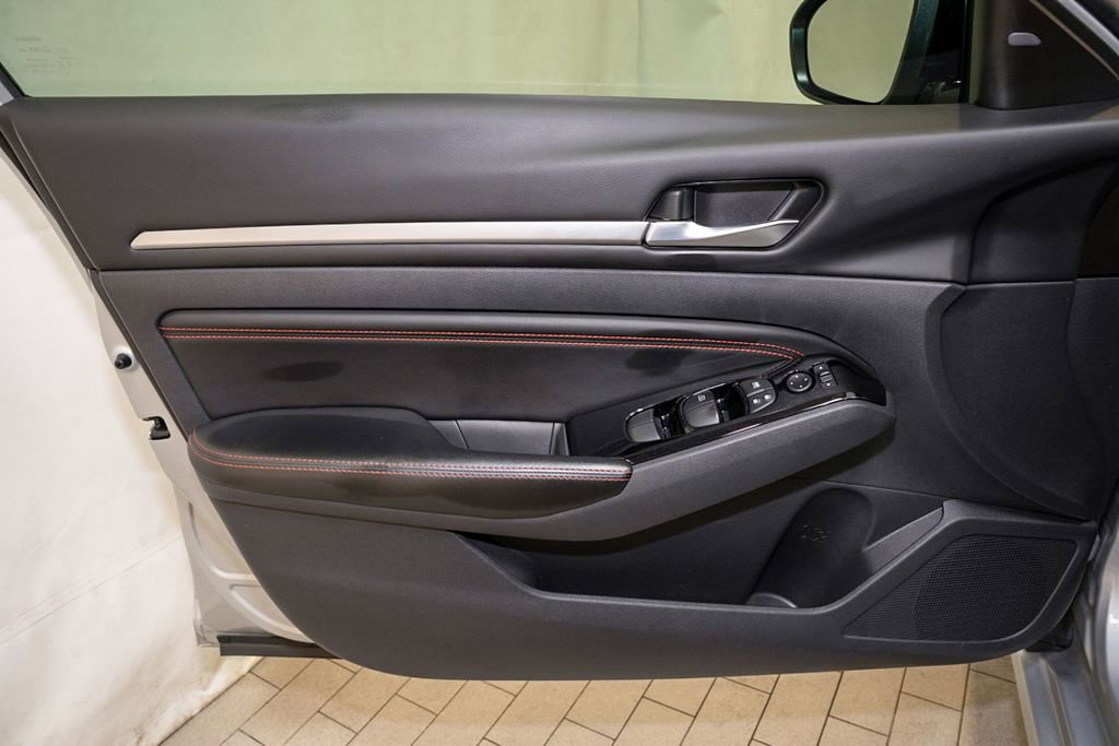 Certified 2023 Nissan Altima 2.5 SR FWD image 12