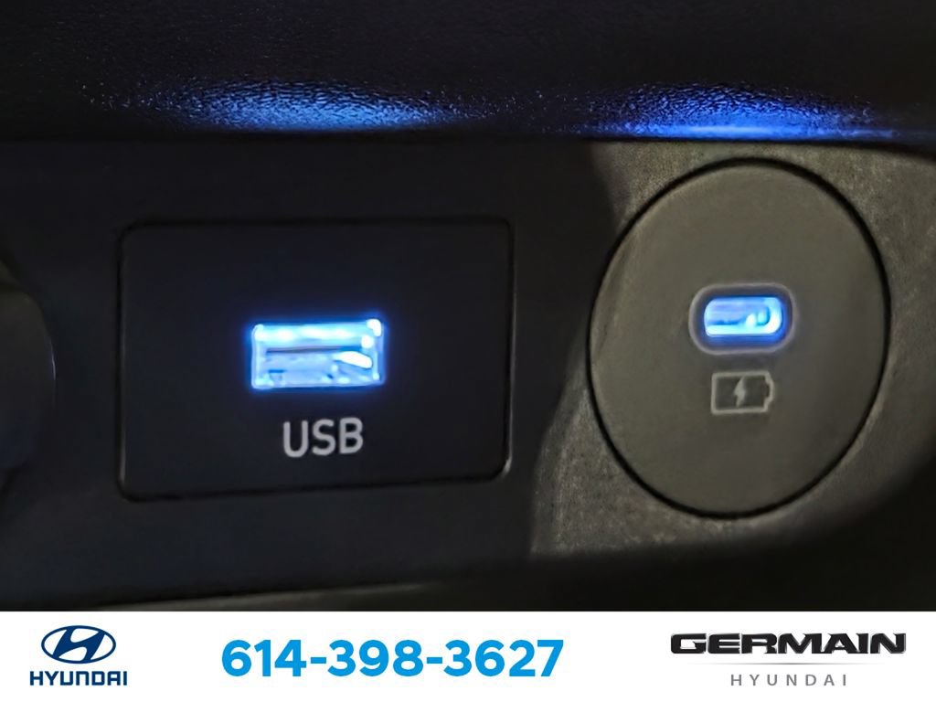 Used 2025 Hyundai Elantra SE FWD image 30