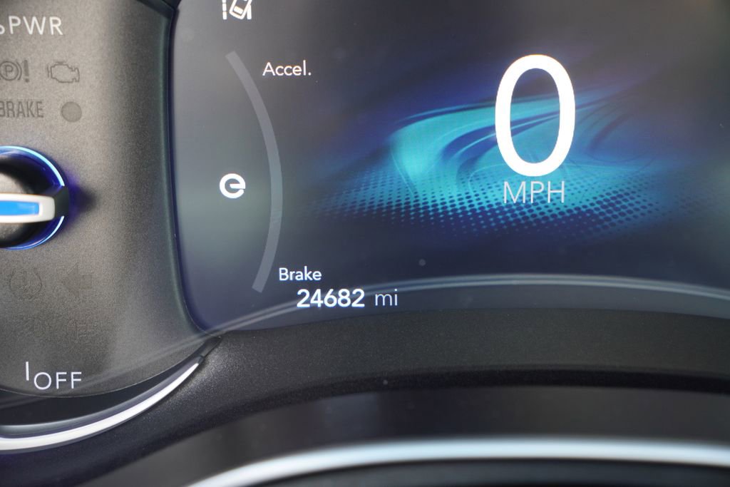 Used 2024 Chrysler Pacifica Premium image 38