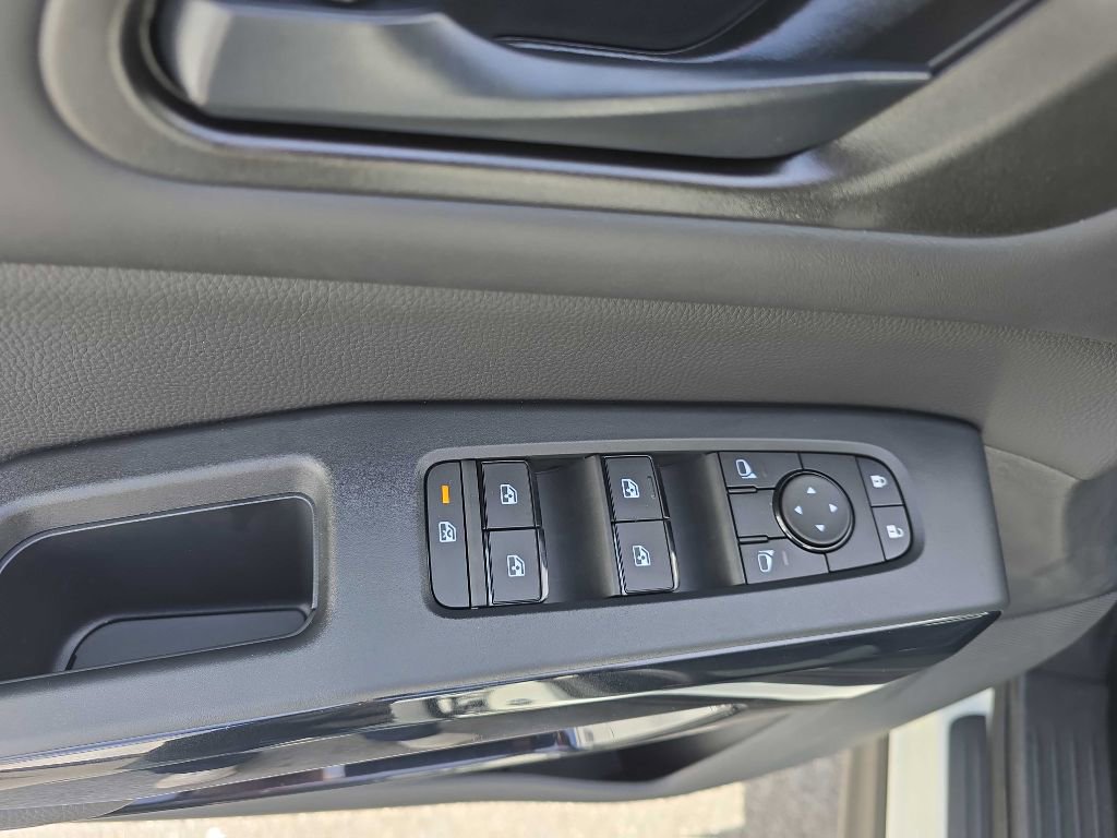 Used 2025 Nissan Pathfinder S image 15