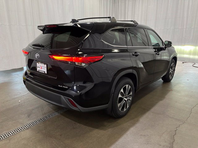 Certified 2022 Toyota Highlander XLE AWD/4WD image 5