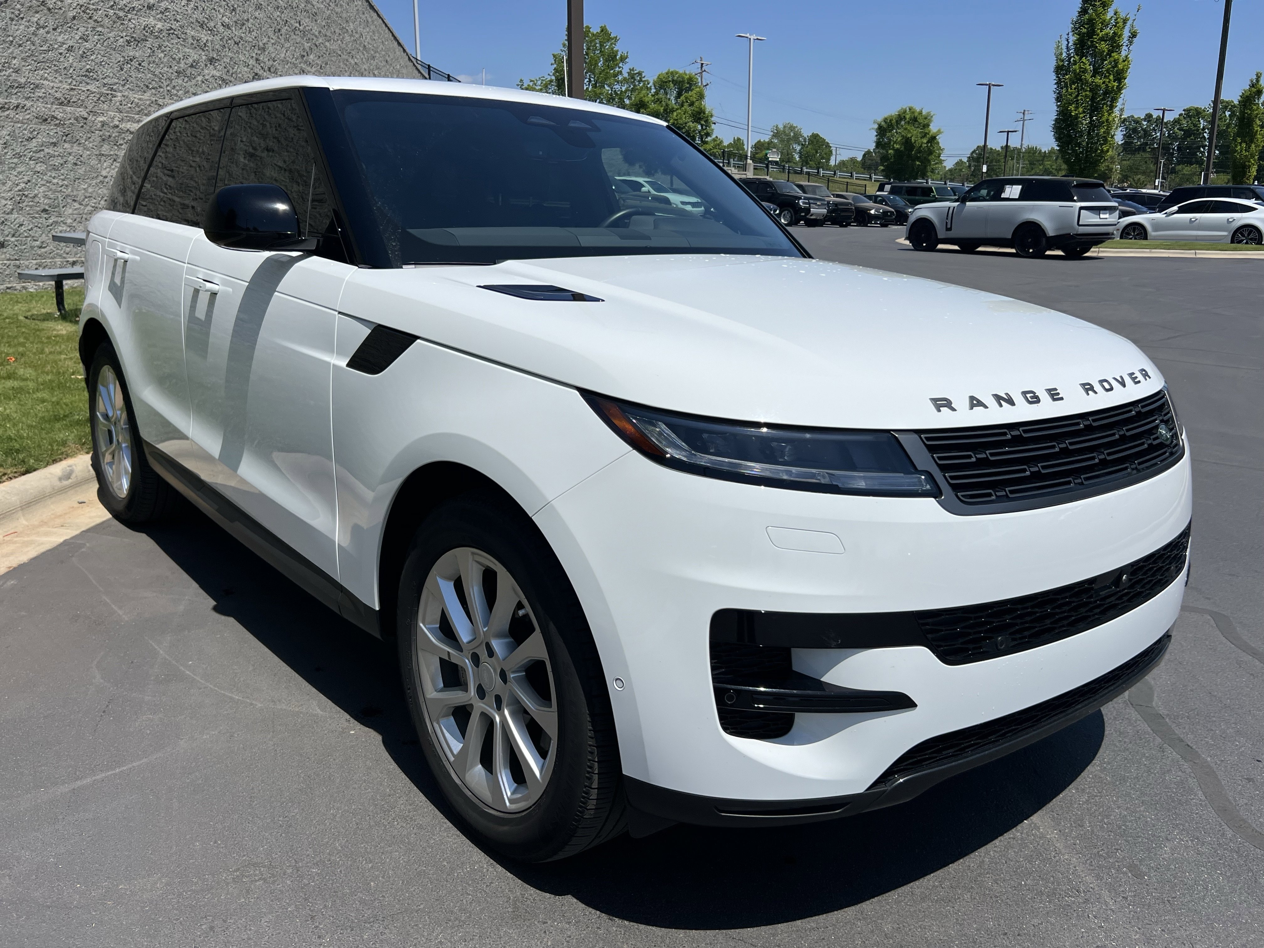 Used 2025 Land Rover Range Rover Sport S AWD/4WD image 10