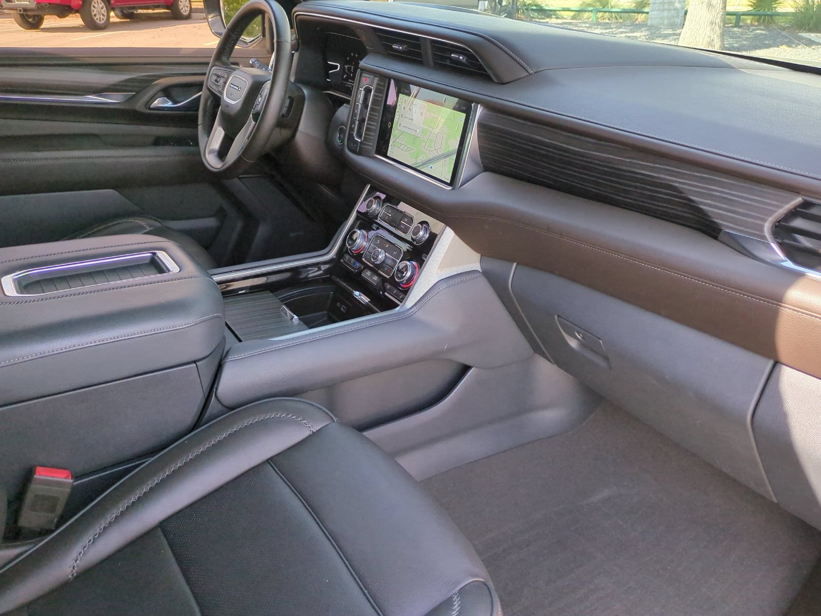 Used 2023 GMC Yukon Denali AWD/4WD image 18
