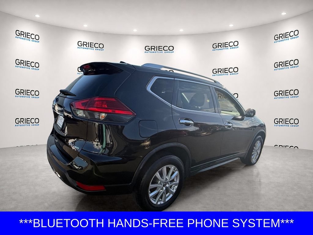 Used 2017 Nissan Rogue SV AWD/4WD image 4