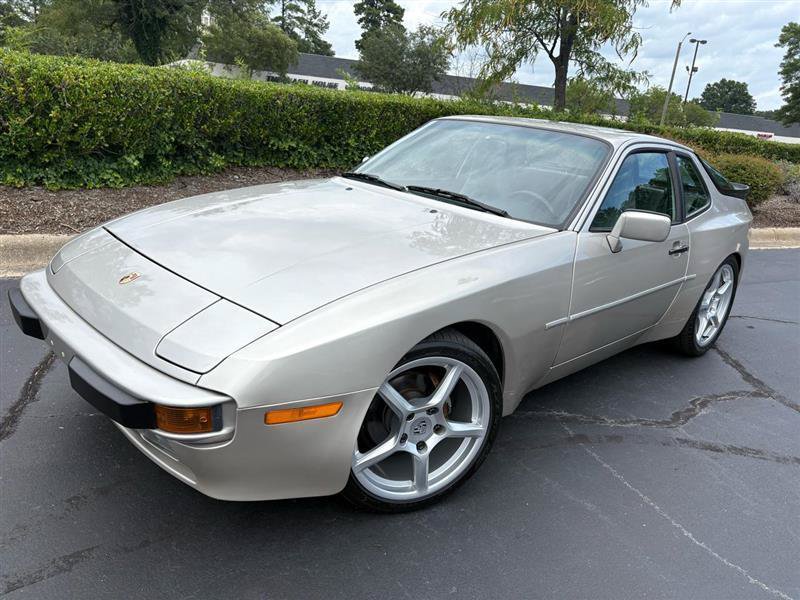Used 1988 Porsche 944 Coupe RWD image 2