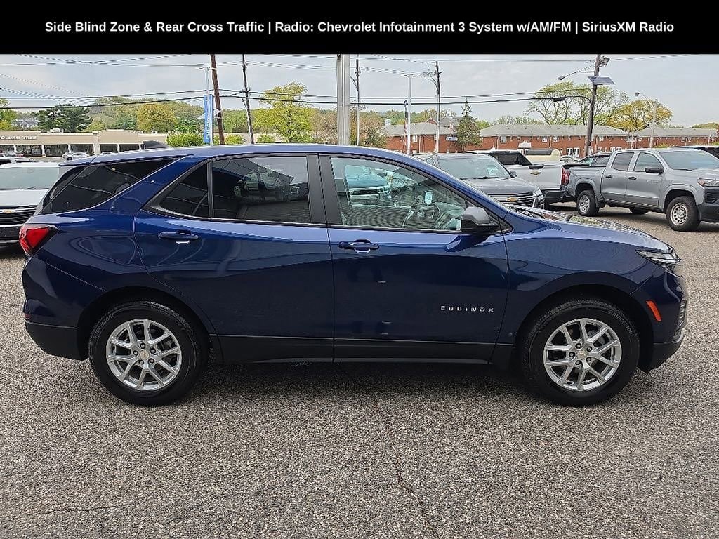 Used 2023 Chevrolet Equinox LS w/ LS Convenience Package AWD/4WD image 2