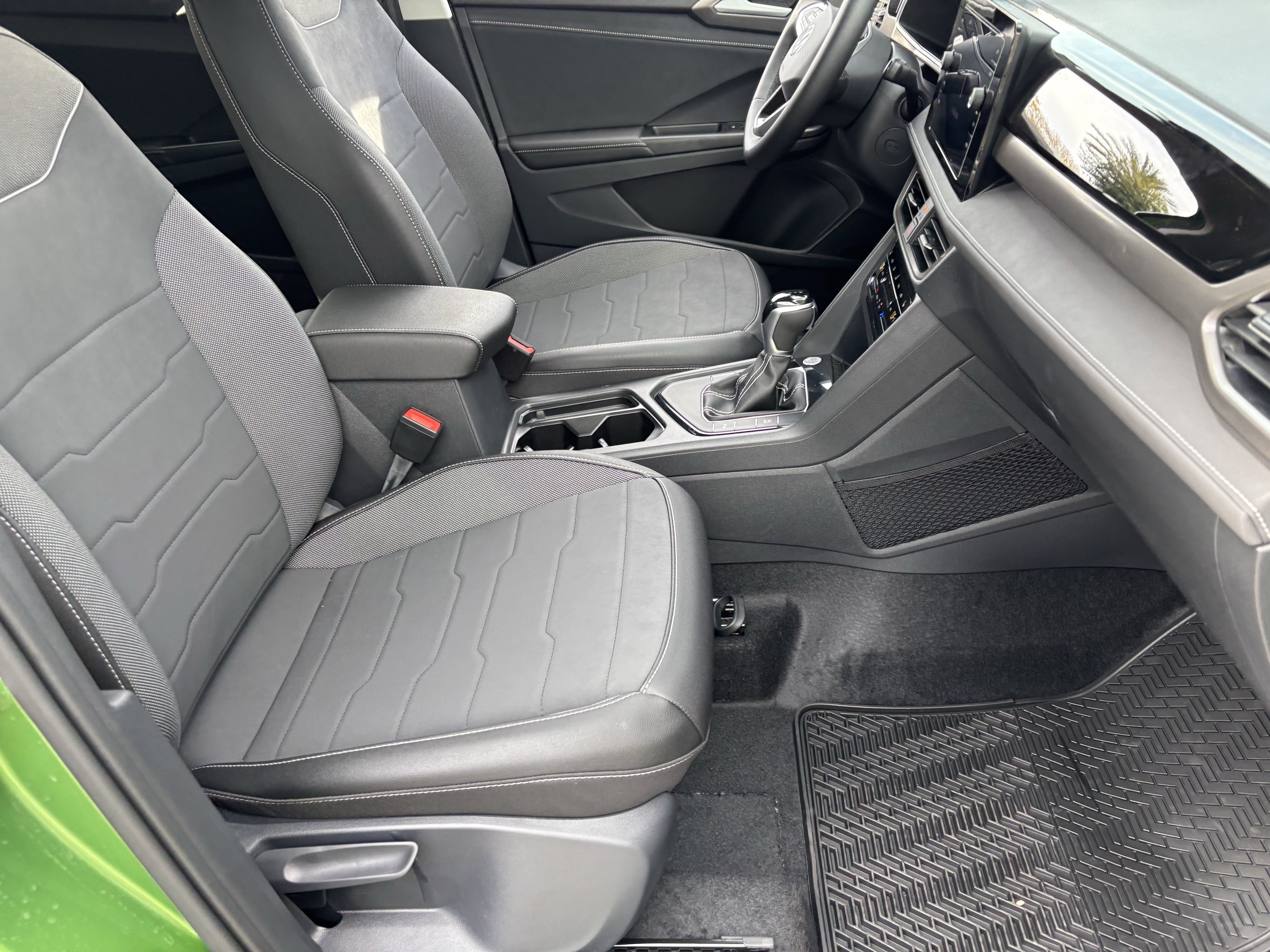 New 2026 Volkswagen Taos SE FWD image 8