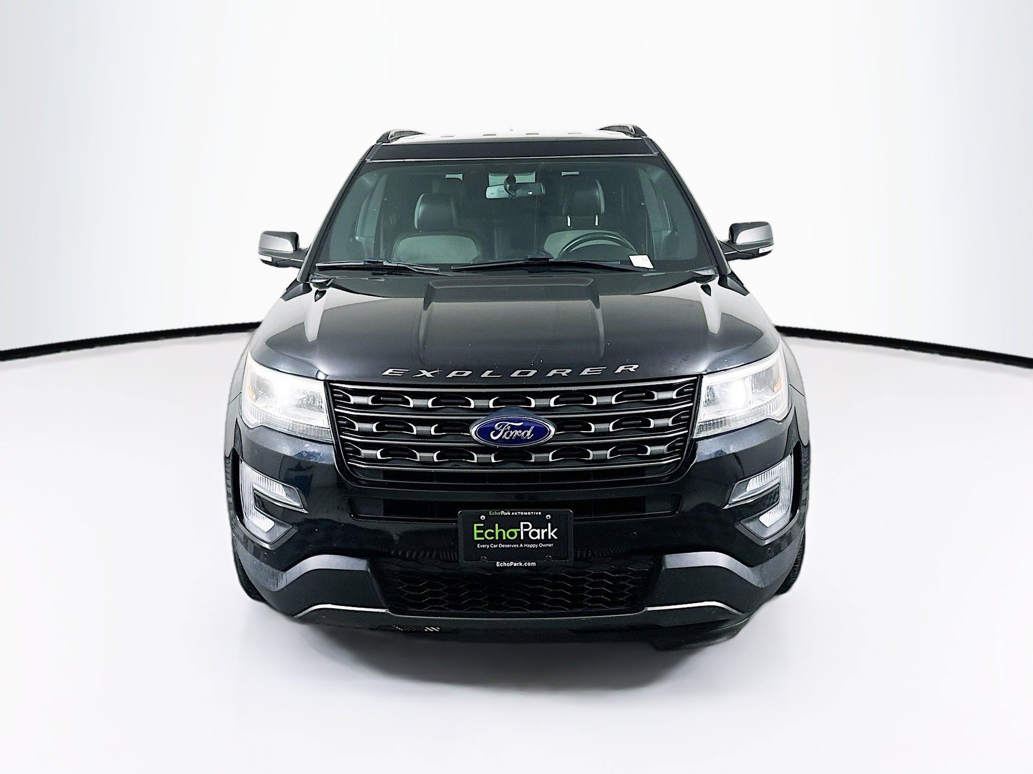 Used 2017 Ford Explorer XLT w/ Equipment Group 202A FWD image 2