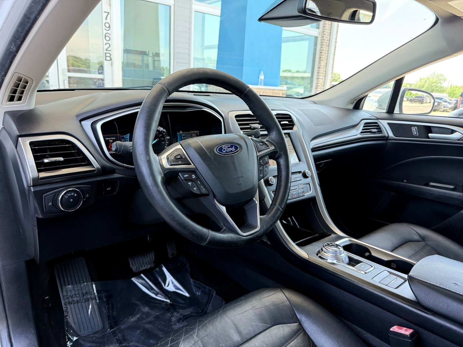 Used 2018 Ford Fusion SE w/ Equipment Group 602A FWD image 12