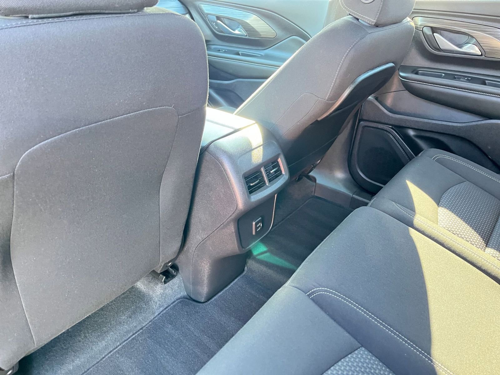 Used 2024 GMC Terrain SLE image 22