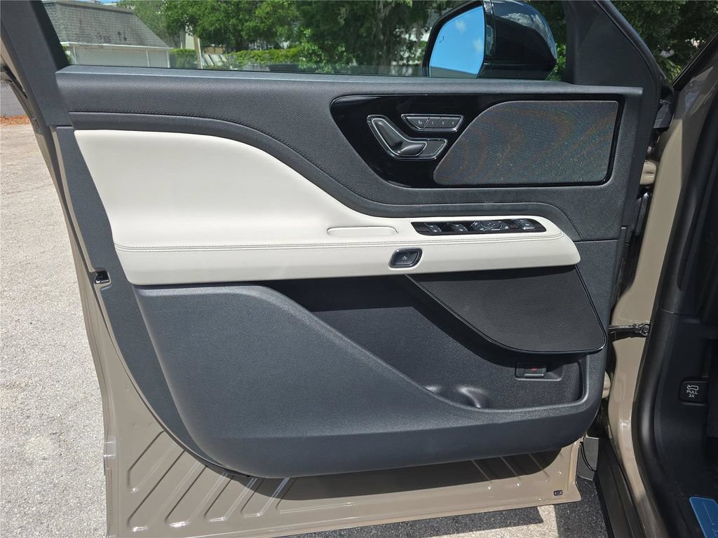 New 2026 Lincoln Aviator 2WD image 14
