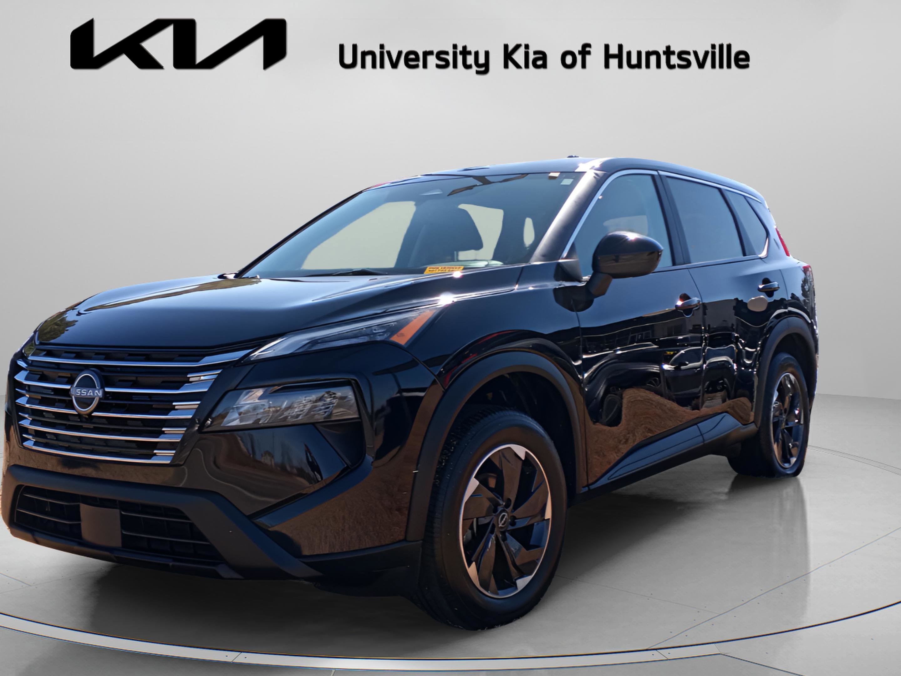 Used 2024 Nissan Rogue SV image 3