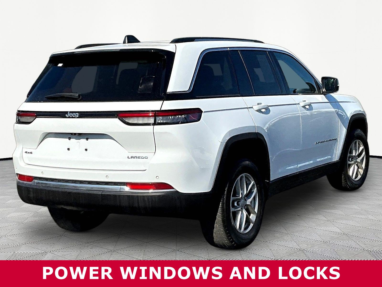 Used 2023 Jeep Grand Cherokee Laredo AWD/4WD image 6