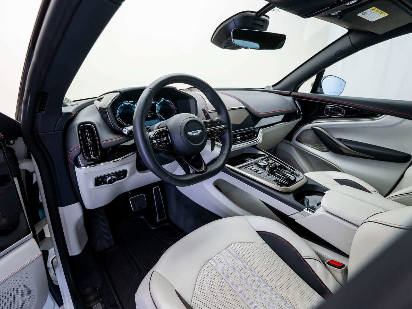 Used 2025 Aston Martin DBX 707 AWD/4WD image 14